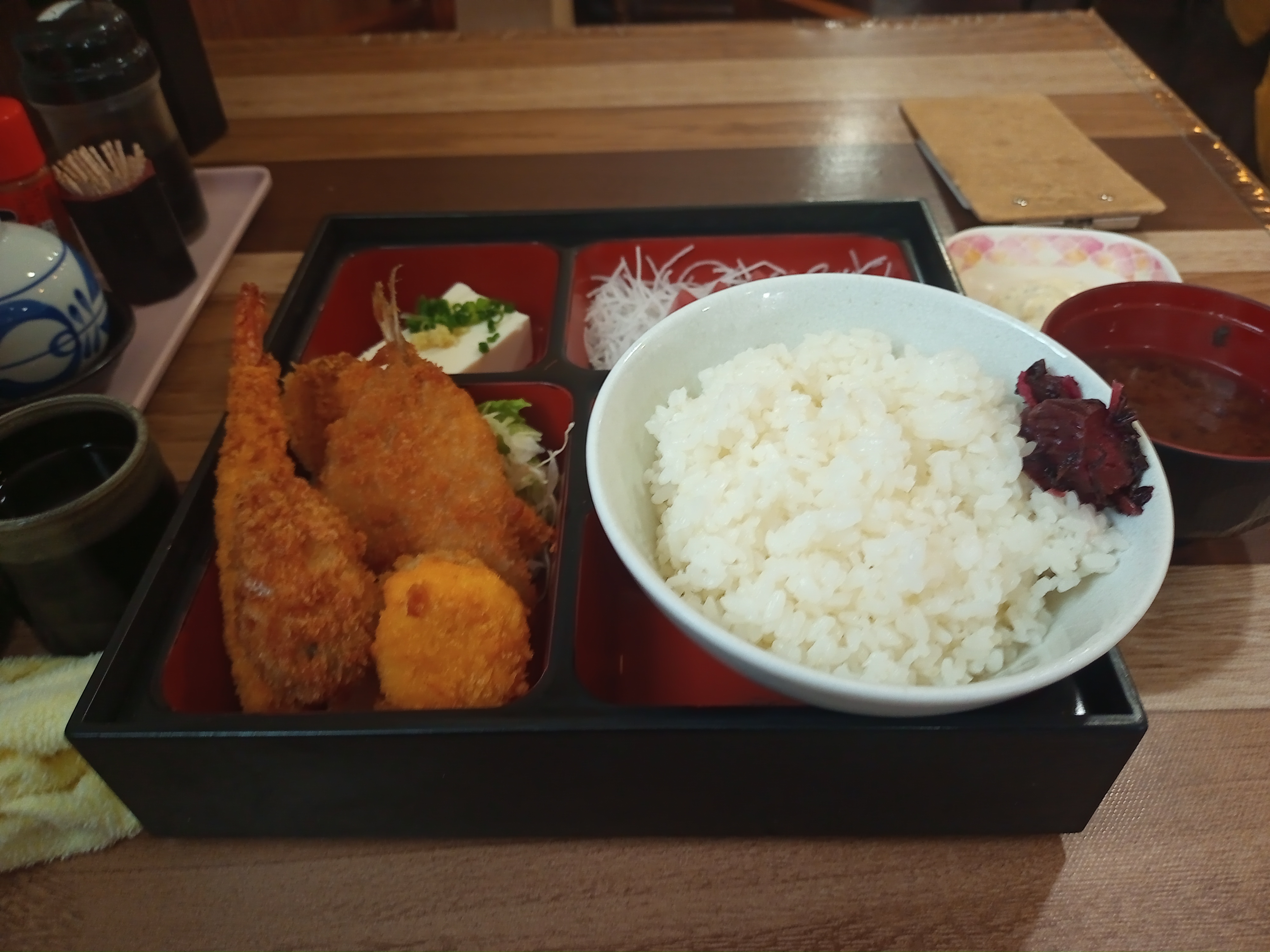 ミックスフライ定食